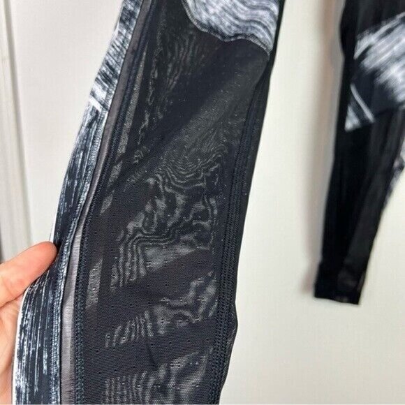 Lululemon Hot To Street Pants Heat Wave White/Black Leggings Size 6 - Picture 14 of 16